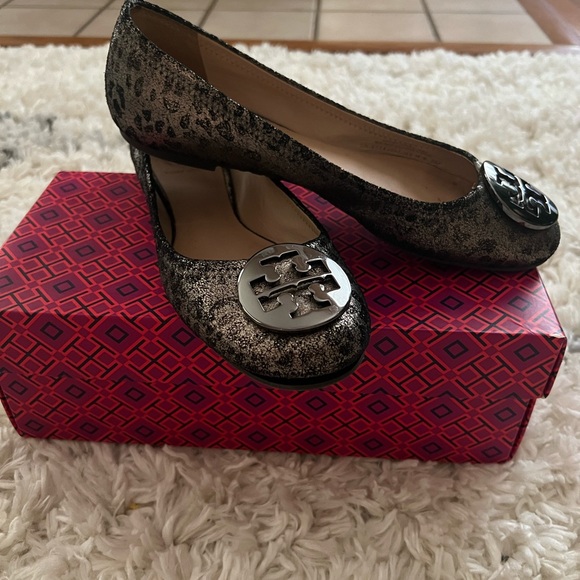 Reva ballet cheetah print Tory Burch flats. - Picture 1 of 4